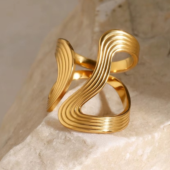 ZARA stillness Gold-Toned Wave Ring - Picture 12 of 12